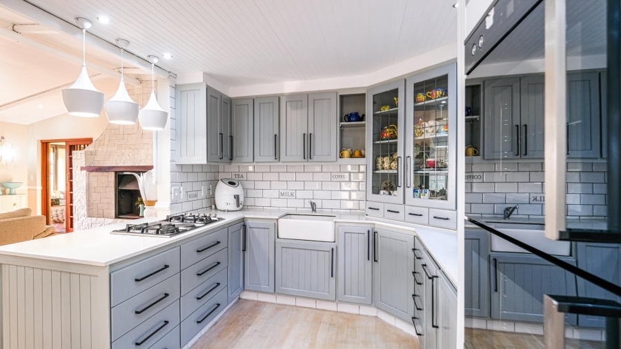 6 Bedroom Property for Sale in Kingfisher Creek Western Cape